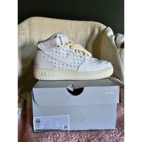 Nike High Top Air Force 1 Mid Shoes Worn Once Star Cutouts - Hard to Find - Picture 1 of 13